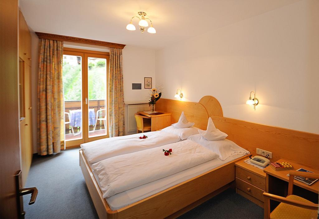 Pension Laurin Scena Exterior foto
