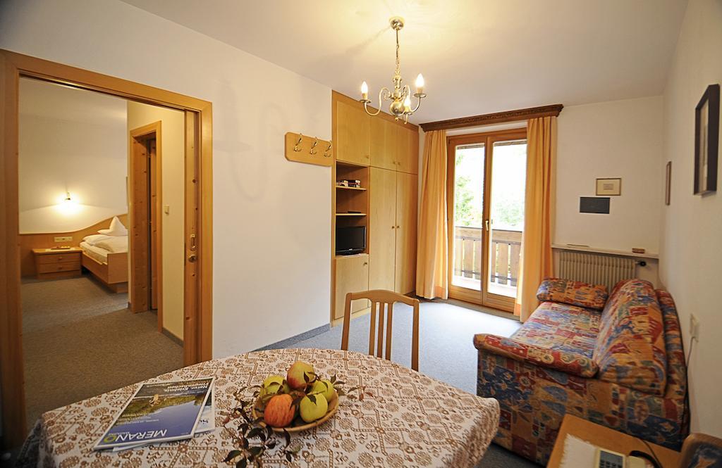 Pension Laurin Scena Exterior foto